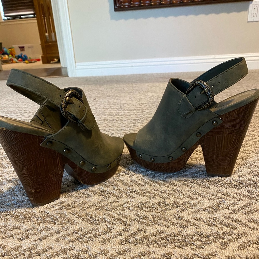 Guess heels